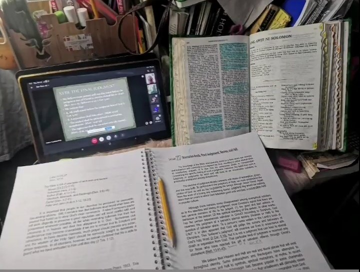 romaramor's tweet photo. Studying....😪 https://t.co/bG6yUrZq1m