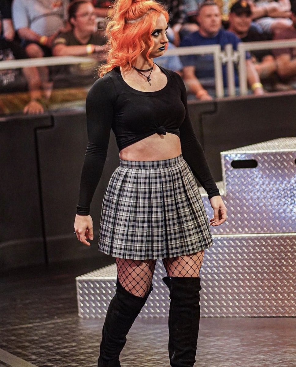 blackrosewild8's tweet photo. Pretty little school girl ready to be punished😩 https://t.co/ryWsL55xz1