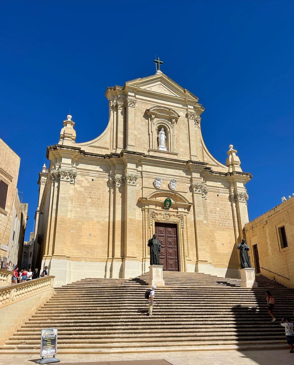 Did you know that an important temple to the goddess Juno stood where the Gozo Cathedral now stands? ⛪ Photo 📸: dan.vickers on instagram.com/p/CjCriXWI1fW To learn more about Gozo, visit: visitgozo.com #Gozo #Malta #VisitGozo #Travel #Fact #Temple #Cathedal #History