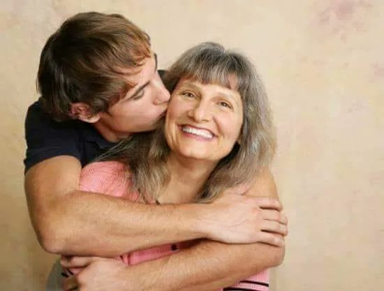 HistoryVille's tweet image. In Brooklyn, New York, United States, you can rent a mother for $40 (₦17,385.99) per hour. She listens to you, gives you advice, cooks and helps you with house chores. #HistoryVille
