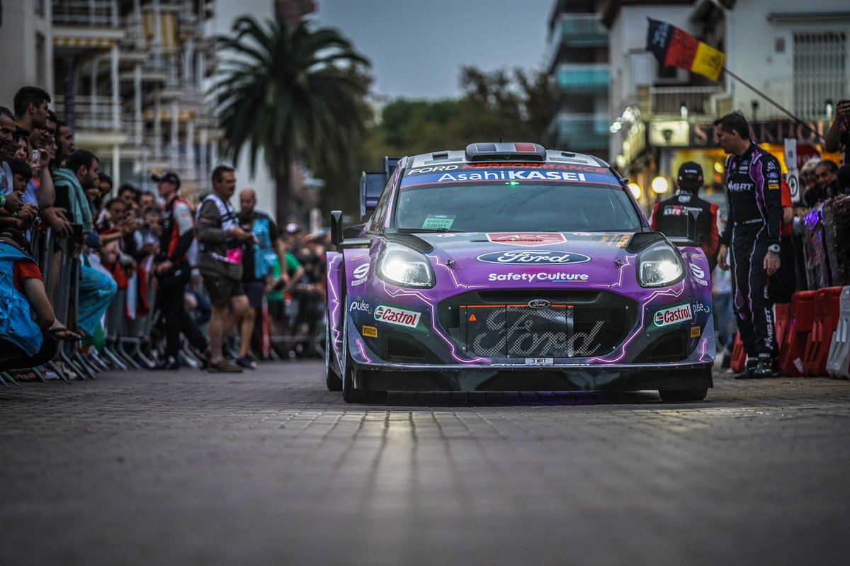 PL_Loubet's tweet photo. Vamooosss ๐ช๐ธ
8 stages to go ๐๐ป
#WRC #RallyRACC #WRCSpain #MSport #MSporters #FordPerformance #AECRacing #Depann2000 #GroupeRose #Jige #DIEnvironnement #FFSA #Bell https://t.co/TH2TYMkGay