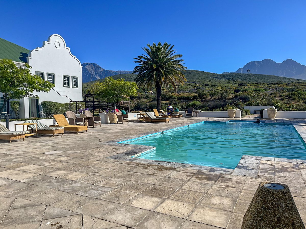 tulipandphoenix's tweet photo. Golden Valley Lodge and Spa in Worcester is perfect for family getaways 🙌🏽
They offer large rooms, a swimming pool, play area, yummy buffet breakfasts and of course the adults can try their luck at the casino where live shows also regularly take place.
#ExploreWorcester https://t.co/SldzLzOahK