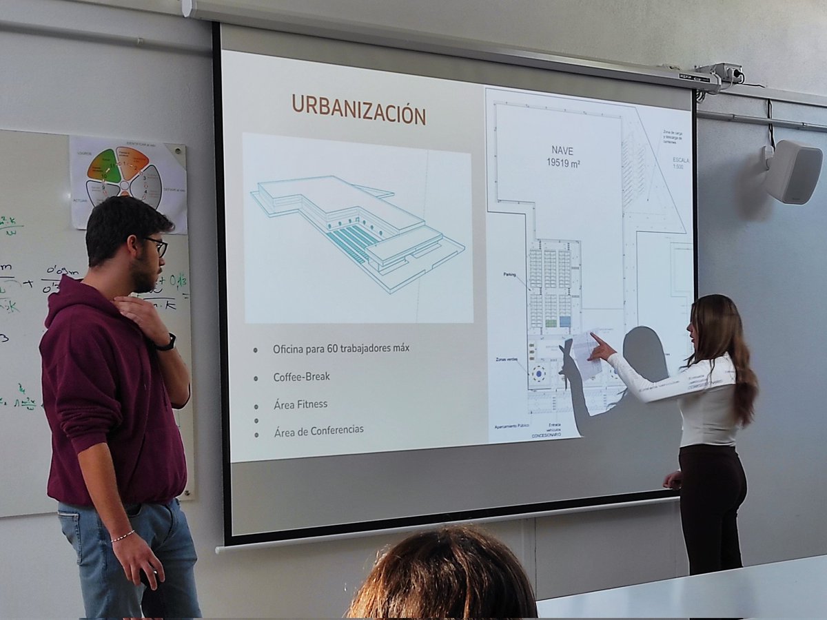 cpifppiramide's tweet photo. DISEÑANDO EL FUTURO EN #3d  #alumnado de 2º del #ciclosuperior de #proyectos de #edificación expone al cliente su #Proyecto #Edificación que están diseñando y su modelado #3D  @sketchup_official  @lumion_world 💻 🏗️ del #proyectosedificacion 🏬 de una Nave #logistica en #plhus https://t.co/L3tpiwch5E