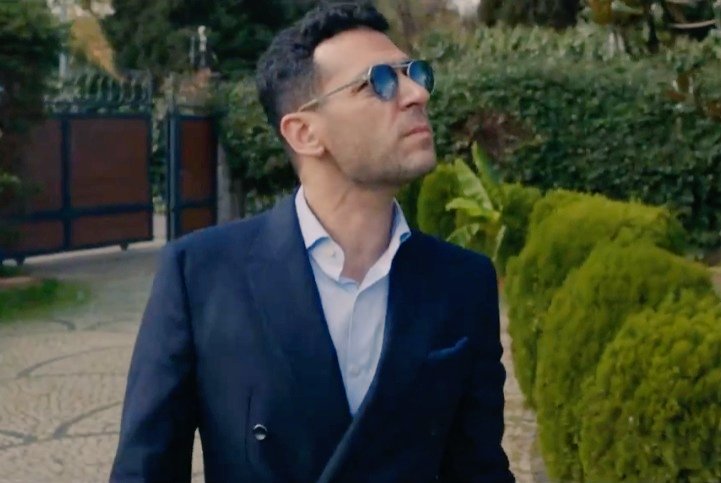 suit, sunglass, charisma..... that's going to be hot, ömer atmaca 🔥

#Teşkilat #MuratYıldırım