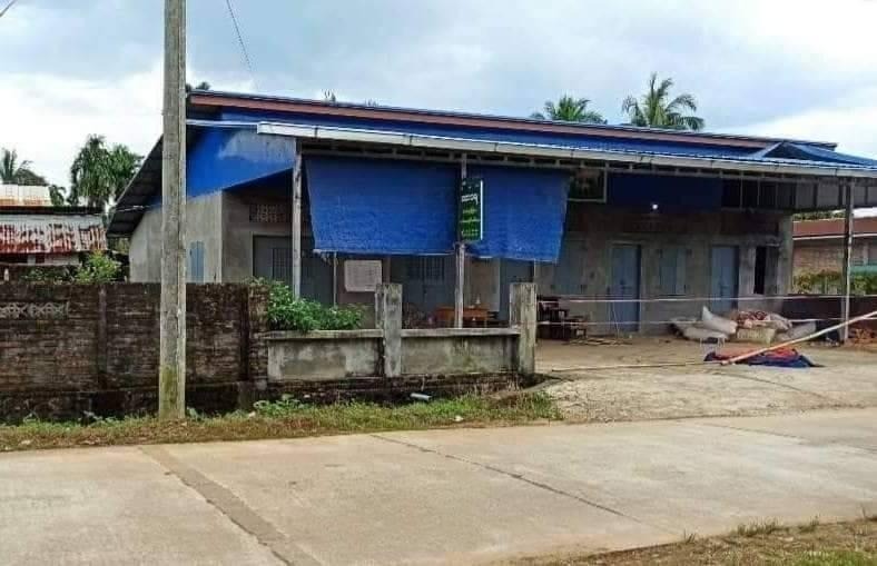 HURFOM's tweet photo. 1/4 Innocent local villagers were killed and injured and their homes destroyed in the armed clash between the joint troops of KNLA + PDF and the junta forces located in Kawkareik Township, Karen State, according to HURFOM reporters. On October 21, at 7 AM, fighting broke out... https://t.co/3q5KyDGVM5