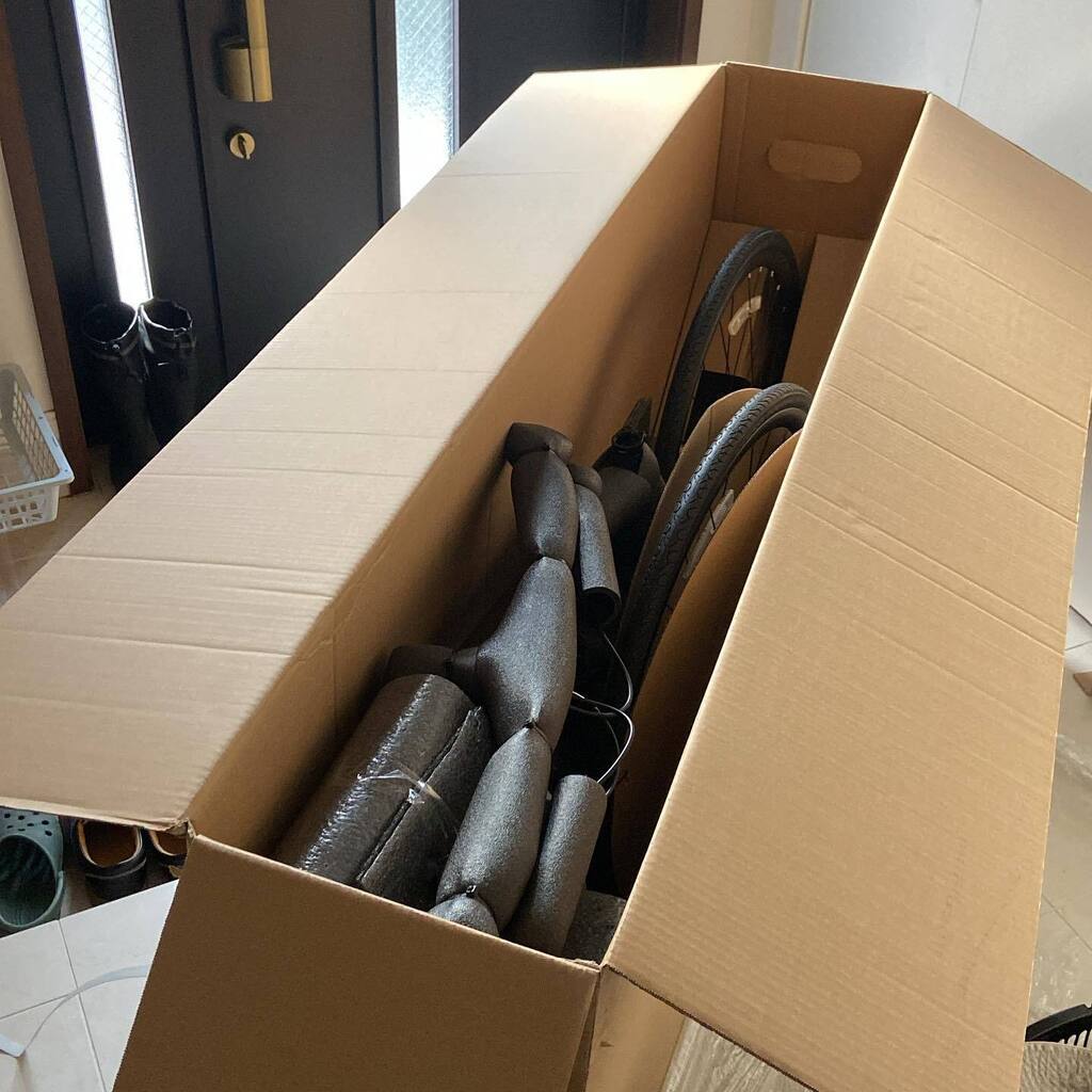 osamuh's tweet photo. 体のサイズに合わせてカスタムフィットして、3Dプリンターで製造したカーボンファイバーフレームの自転車、開封の儀。
#Superstrata https://t.co/hZk50jB4jN https://t.co/ddKZfbtRG2