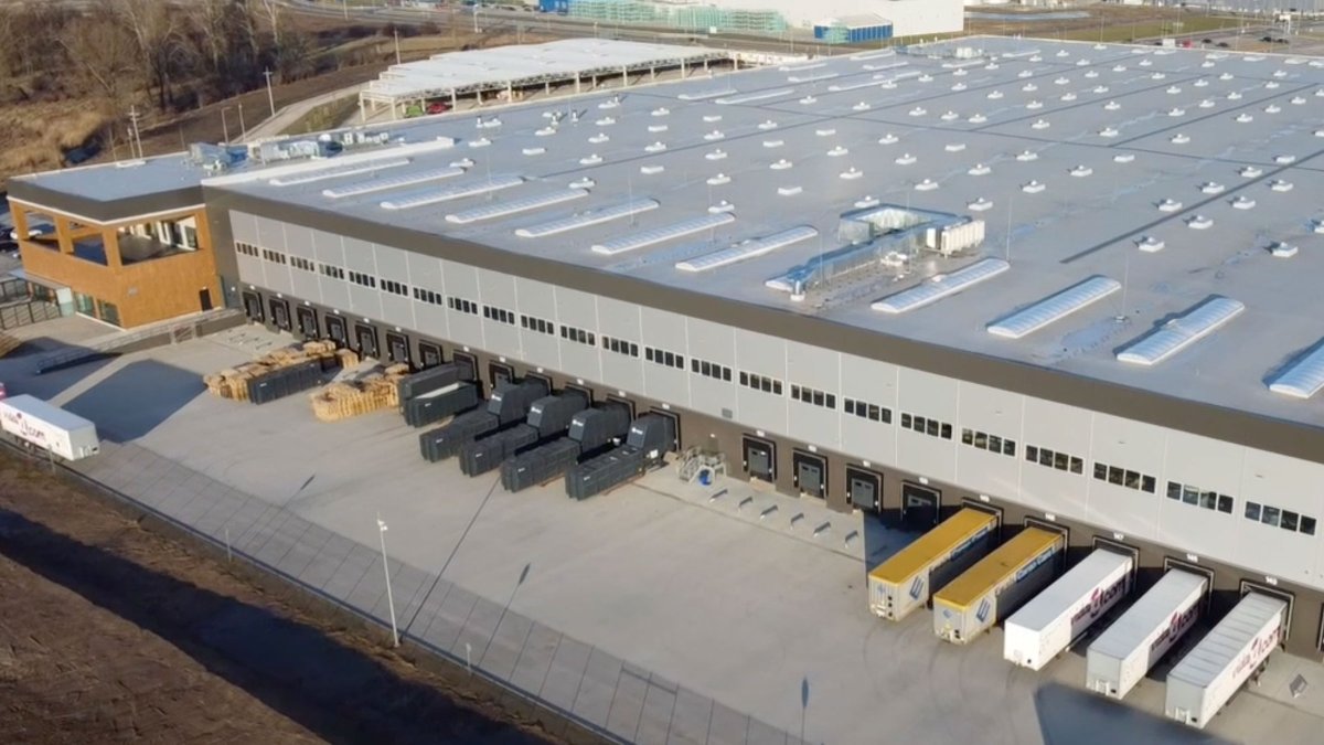 Union Investment hat einen #Logistik-Neubau in der polnischen Stadt Wrzesnia, rund 50 km östlich von Poznan, erworben. Die Stadt liegt in einem der wichtigsten polnischen Logistikhubs für europaweit agierende #Onlinehändler und #Logistiker. #Immo #Polen