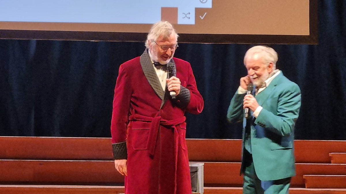 gilles_huaux's tweet image. @FlageyStudios @5heures1 @rudyleonet @benjaminschoos #huguesdayez merci à vous pour cette excellente édition de la #codlive Vous étiez tous à la hauteur du grand rendez-vous de Flagey! 🎬🎶🎤❤️✨️