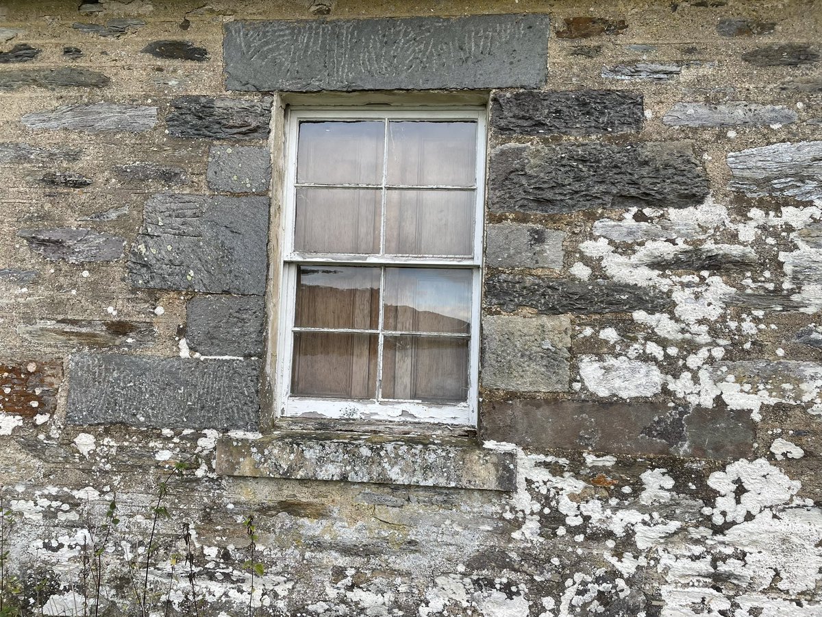 WindowsLake's tweet photo. #FridayFinishes #NiceWindow https://t.co/A6PrGv97q5