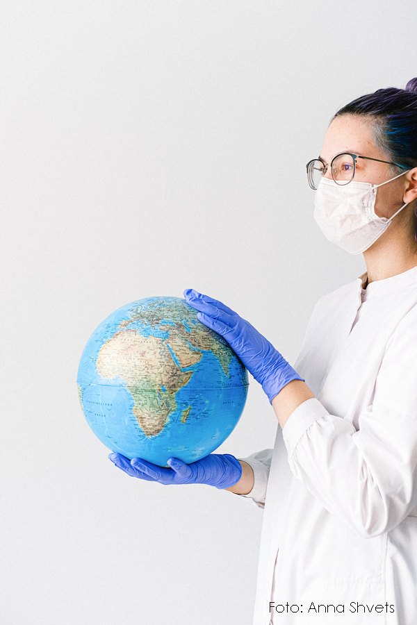 cop_psicologia's tweet photo. Uno de cada 4 profesionales sanitarios y cuidadores presenta problemas de ansiedad y depresión derivados de la situación de pandemia https://t.co/uSwqKfWn3a #saludmental #SanidadPublica #profesionales #pandemia @WHO https://t.co/6gQIjFbvyO