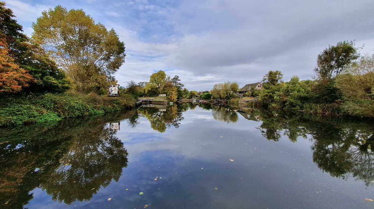 BennettWorld's tweet photo. Approaching Swineford lock yesterday. Not a ripple. https://t.co/K5EI2agxIr