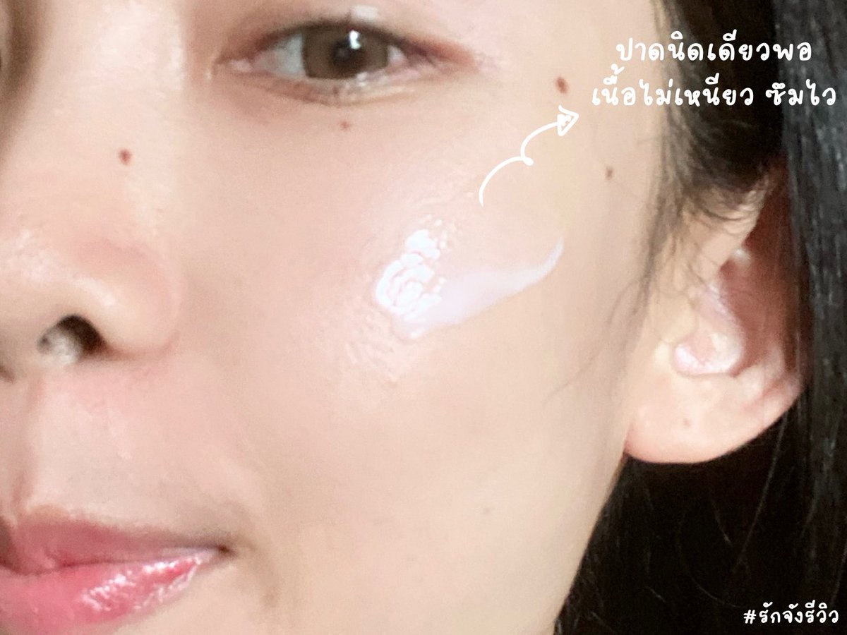 polypeelo's tweet photo. ทุกคนนน ครีมทาฝ้าซองน้ำเงินใน 7-11 มันดือมากกก ใครมีฝ้า รอยสิว ผิวหน้าหมองคล้ำต้องลอง 7 วันกระจ่างใสขึ้นจริง เนื้อครีมเข้มข้นมาก แต่ซึมไว ไม่เหนียวหน้าเลย ชอบมาก ราคาก็ดือมาก 49.- เองค้าบบบ หาซื้อได้ที่ 7-11 เลย✨💕 #ของดีบอกต่อ #ครีมทาฝ้าซองน้ำเงิน https://t.co/mTXcPt32LU