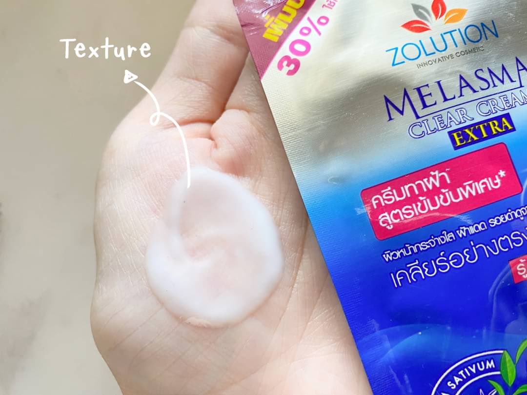 polypeelo's tweet photo. ทุกคนนน ครีมทาฝ้าซองน้ำเงินใน 7-11 มันดือมากกก ใครมีฝ้า รอยสิว ผิวหน้าหมองคล้ำต้องลอง 7 วันกระจ่างใสขึ้นจริง เนื้อครีมเข้มข้นมาก แต่ซึมไว ไม่เหนียวหน้าเลย ชอบมาก ราคาก็ดือมาก 49.- เองค้าบบบ หาซื้อได้ที่ 7-11 เลย✨💕 #ของดีบอกต่อ #ครีมทาฝ้าซองน้ำเงิน https://t.co/mTXcPt32LU