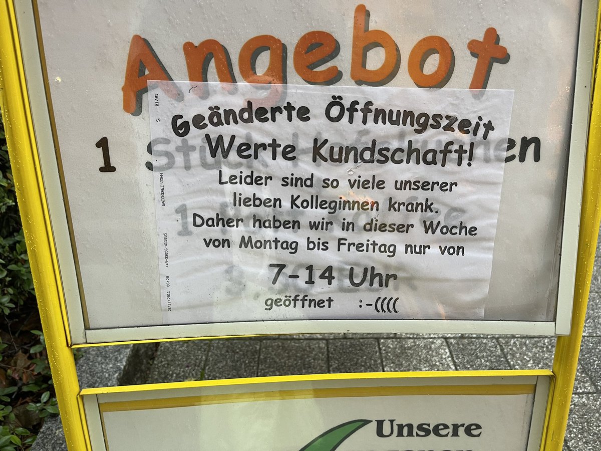 CzechBoris's tweet image. Hinweis bei unserem Bäcker…..vier Leute sind vor mir dran, nur ich trage Maske….wenn‘s doch bloß eine Lösung gäbe….