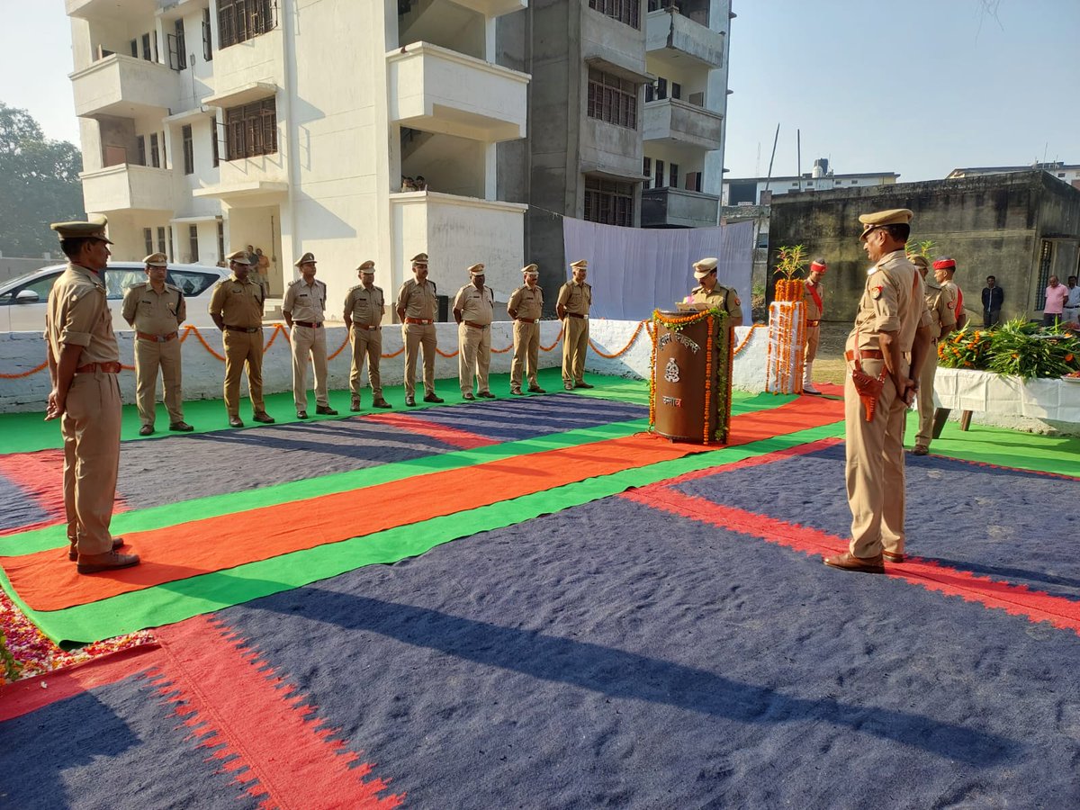 unnaopolice's tweet photo. आज दिनांक 21.10.2022 को पुलिस लाइन उन्नाव में ‘पुलिस स्मृति दिवस' के अवसर पर अपने कर्तव्यों का निर्वहन करते हुए प्राणों की आहुति देने वाले पुलिसकर्मियों की याद में स्मृति परेड हुई। #UPPolice #UnnaoPolice #Unnao @Igrangelucknow https://t.co/Tsrr7feScM