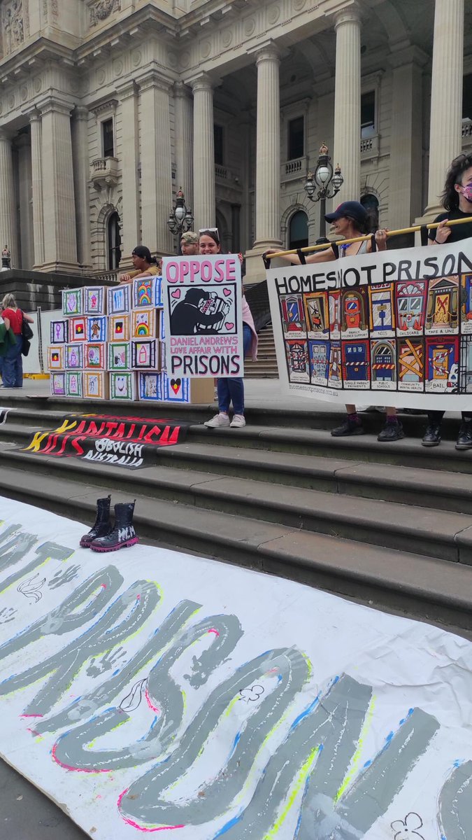 RAHUnion's tweet photo. Solidarity with @HNPcoalition to #BuildHomesNotPrisons ✊ https://t.co/RQ2vWxiRiX