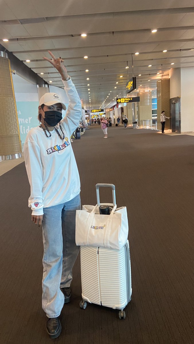park_kasih's tweet photo. Ok _ ready to go ! Haha 😂 #bangkok see u soon ! #bali bye #setres #bye https://t.co/3aWZQC9apK