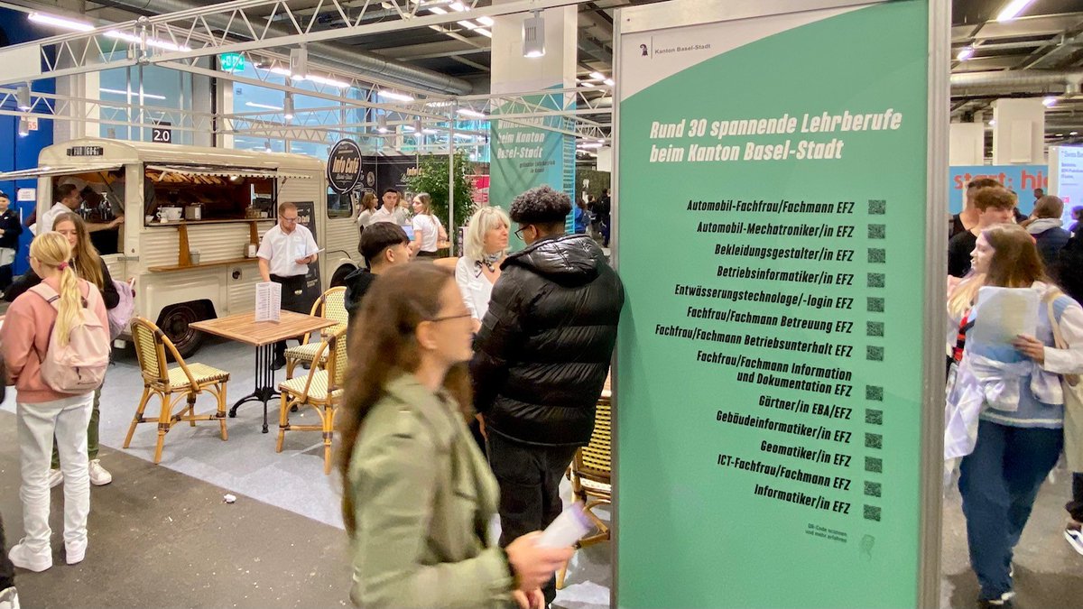 FinanzenBS's tweet image. Noch bis am Samstag ist der Kanton @BaselStadt an der Basler Berufs- und Weiterbildungsmesse präsent.  Mit verschiedenen Ständen, zB #ArbeitgeberBS #Berufsberatung @Kapo_BS etc.
Mehr Informationen zur Messe: basler-berufsmesse.ch @gewerbebasel #berufsbildung