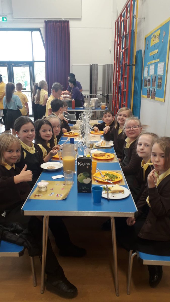EastfieldPSHull's tweet photo. Well done to everyone who was chosen for the Friday golden lunch table this half term! #goldentable #proud #eastfieldlunchtime https://t.co/GsSv4ypBZL
