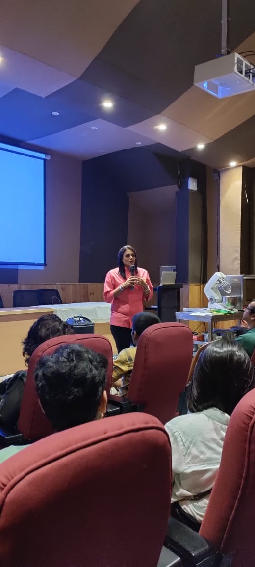 CESMumbai's tweet photo. Because Kainaz Messman demonstrating Italian Dolci deserves a Tweet @ItalyinMumbai @TheobromaIndia https://t.co/RWLHoNP6PS