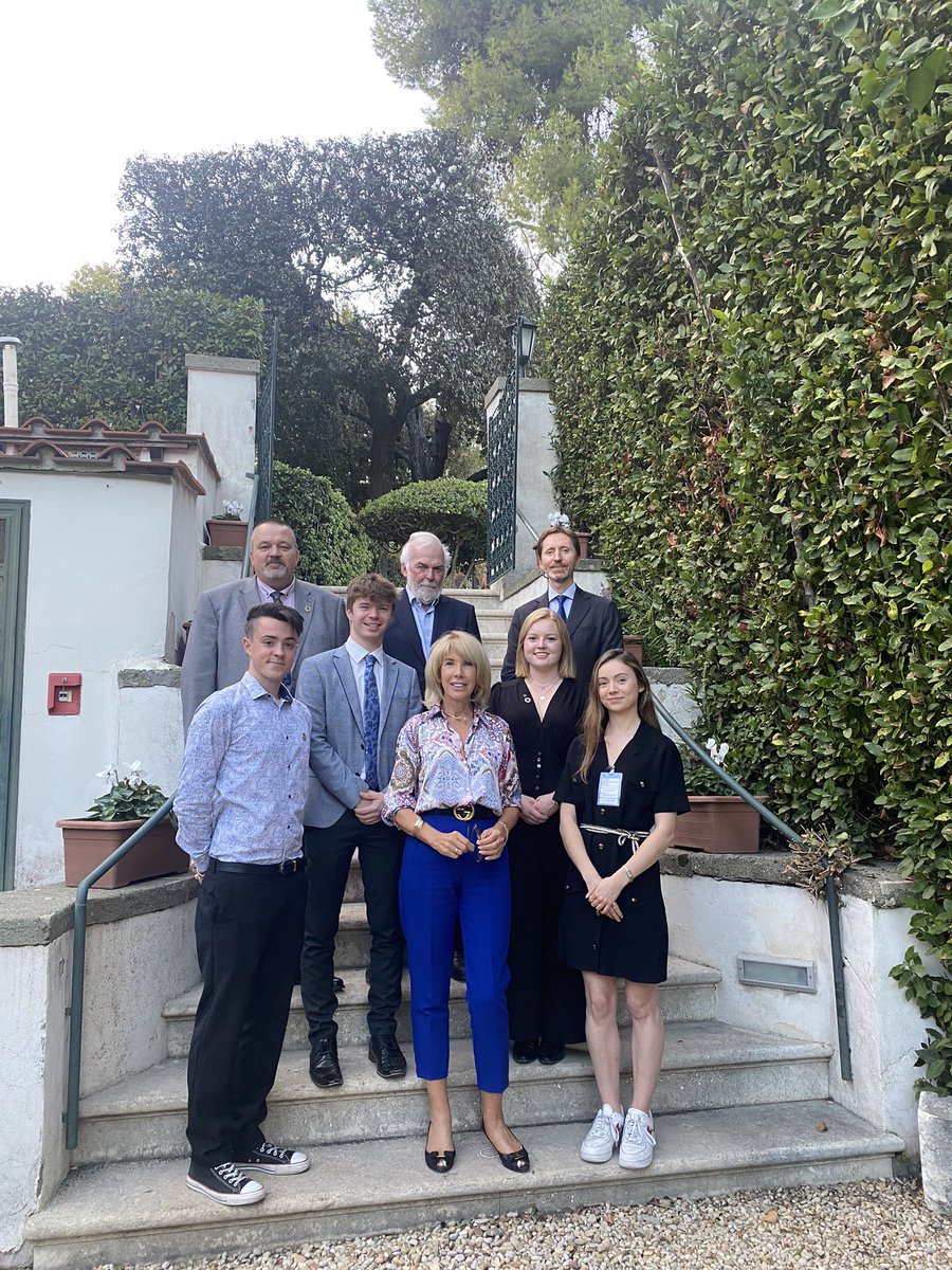 AmbIrelandRome's tweet image. Such a pleasure to meet the Irish🇮🇪 Youth Delegation &amp;amp; to discover their ideas for #inclusive and #resilient #foodsystems. Their terrific contribution @FAO #WorldFoodForum🇺🇳 shows the need for greater #youth involvement, particularly in the creation of #sustainable #livelihoods