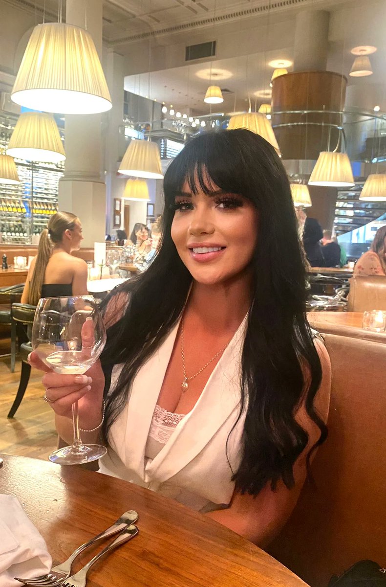 It'll be a Friday to remember with this line-up!! 
11:00 - 13:00 <a href="/Roxxy_mistress/">Roxxy Clark</a>
11:00 - 14:00 <a href="/christinafox_uk/">CFox</a> (Photo)
11:00 - 15:00 @bethany_cammack
11:00 - 15:00 Lucy Locket
12:00 - 16:00 <a href="/HollyMcguirexx/">Holly Mcguire</a>
13:00 - 17:00 @zoe_elfreyah 
13:00 - 16:00 Naya Rock