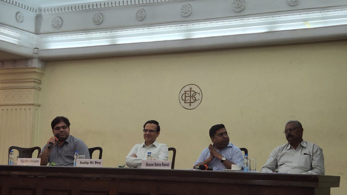 CchaaKolkata's tweet photo. Shri B. B. Mahapatra, Principal Commissioner-@kolkata_customs addresses the gathering. He discusses the need to have a robust #CBLMS software for digitally managing #CustomsBroker license. He was happy to see a full house for the event!
@cbic_india @FFFAI_INDIA
#IndianCustoms https://t.co/ms69KcZHnB