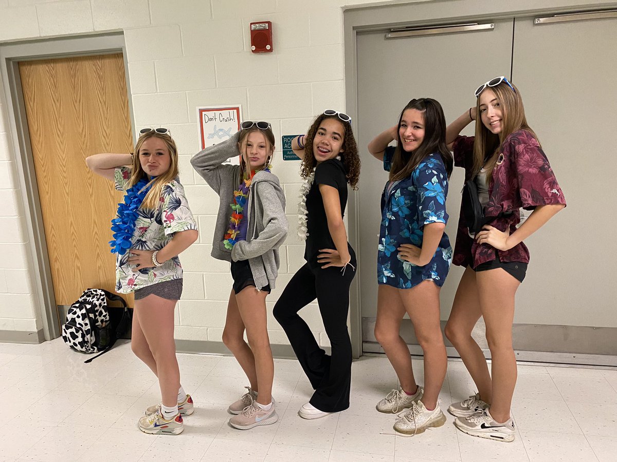 wkman3's tweet photo. Happy Track Out Day! @PrincipalPHMS @PineHollowAD @PHMSPTSA https://t.co/EiTejqznFJ