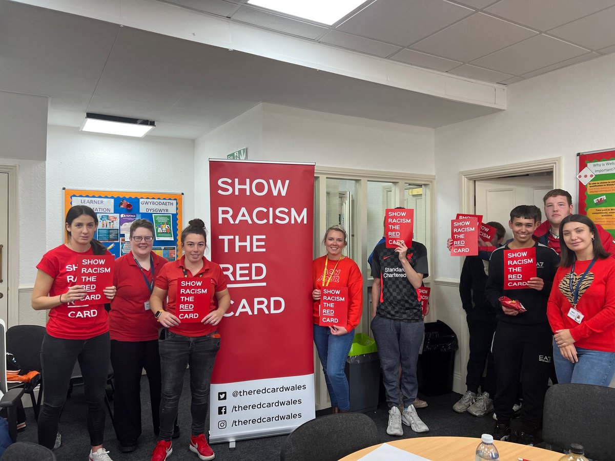 acttrainingltd's tweet photo. Heddiw yw #WRD22! 🟥

Gwisgodd staff a dysgwyr goch yr wythnos hon i wneud safiad yn erbyn hiliaeth! Aeth dysgwyr Twf Swyddi Cymru+ yr ail filltir i addysgu eu hunain a chymryd rhan mewn sesiwn gyda @theredcardwales. Da iawn! https://t.co/t3szDWIzk8