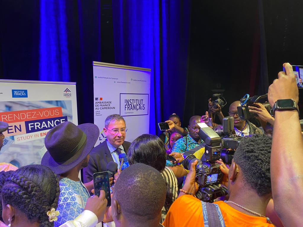 📍#Douala « Mettre en connexion les jeunesses du monde entier pour construire le monde de demain » - Thierry Marchand, Ambassadeur de 🇫🇷 au 🇨🇲