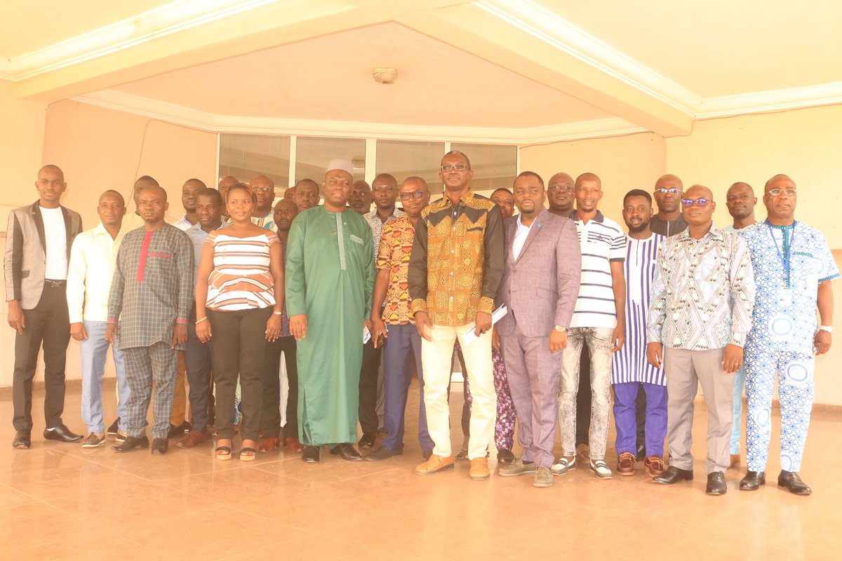 FAOWestAfrica's tweet photo. 📈Mesure et analyse de l'indice de résilience-RIMA
📍Togo, 3⃣-7⃣oct.
3⃣5⃣ acteurs impliqués dans la planification, le suivi & l’évaluation, la collecte des données formés au 🇹🇬 sur l’approche RIMA.
Formation assurée par l'équipe REOWA-@FAOWestAfrica avec l'appui de @FAOauTogo https://t.co/Imd9u3kO0z