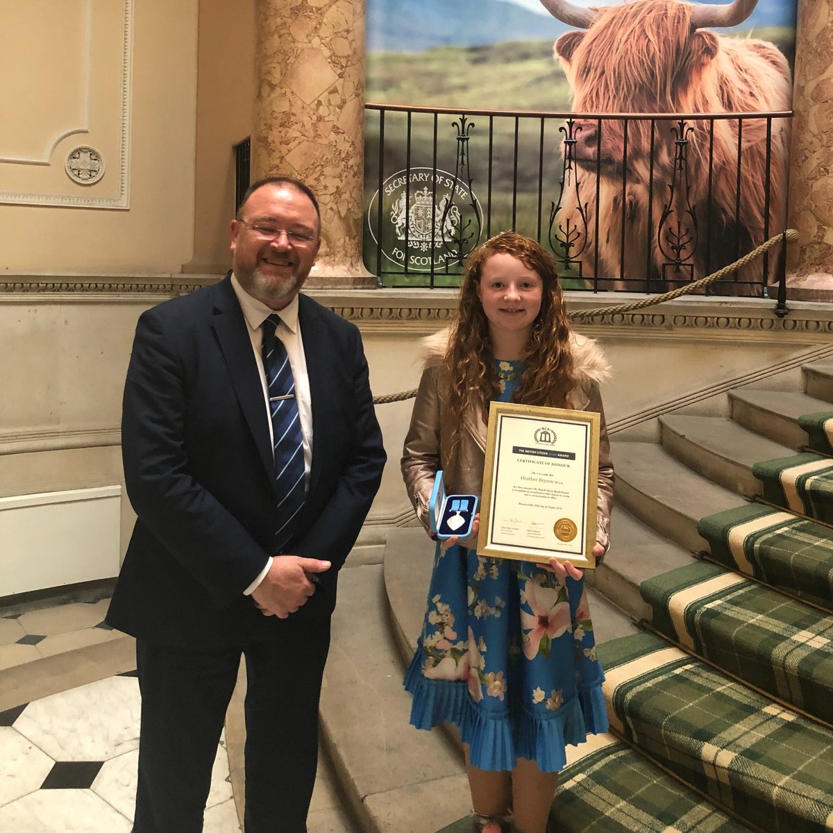 Minister @david_duguid met the exceptional Heather Bryson, 10, from Glasgow yesterday. The young dementia care campaigner was in London to be honoured with a British Citizen Youth Award. @CitizenAwards | @UKGovScotland 🔗britishcitizenawards.co.uk/the-british-ci…