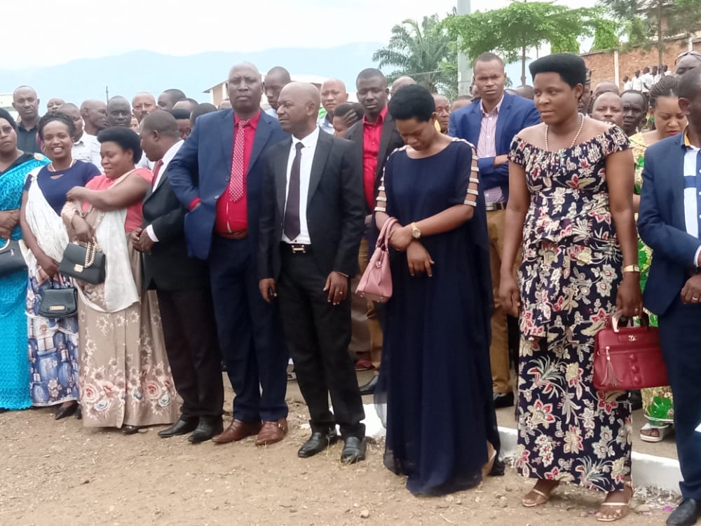 BubanzaCommune2's tweet photo. #Burundi:Les cérémonies commémoratives du 29èm Anniversaire de l'assassinat du Président #Melchior_Ndadaye, Héros de la Démocratie ont débuté par une messe célébrée à la paroisse #Christ_Roi de #Bubanza en présence du Gouverneur et les autres autorités de @BubanzaProvince . https://t.co/L2yGbEqe7p