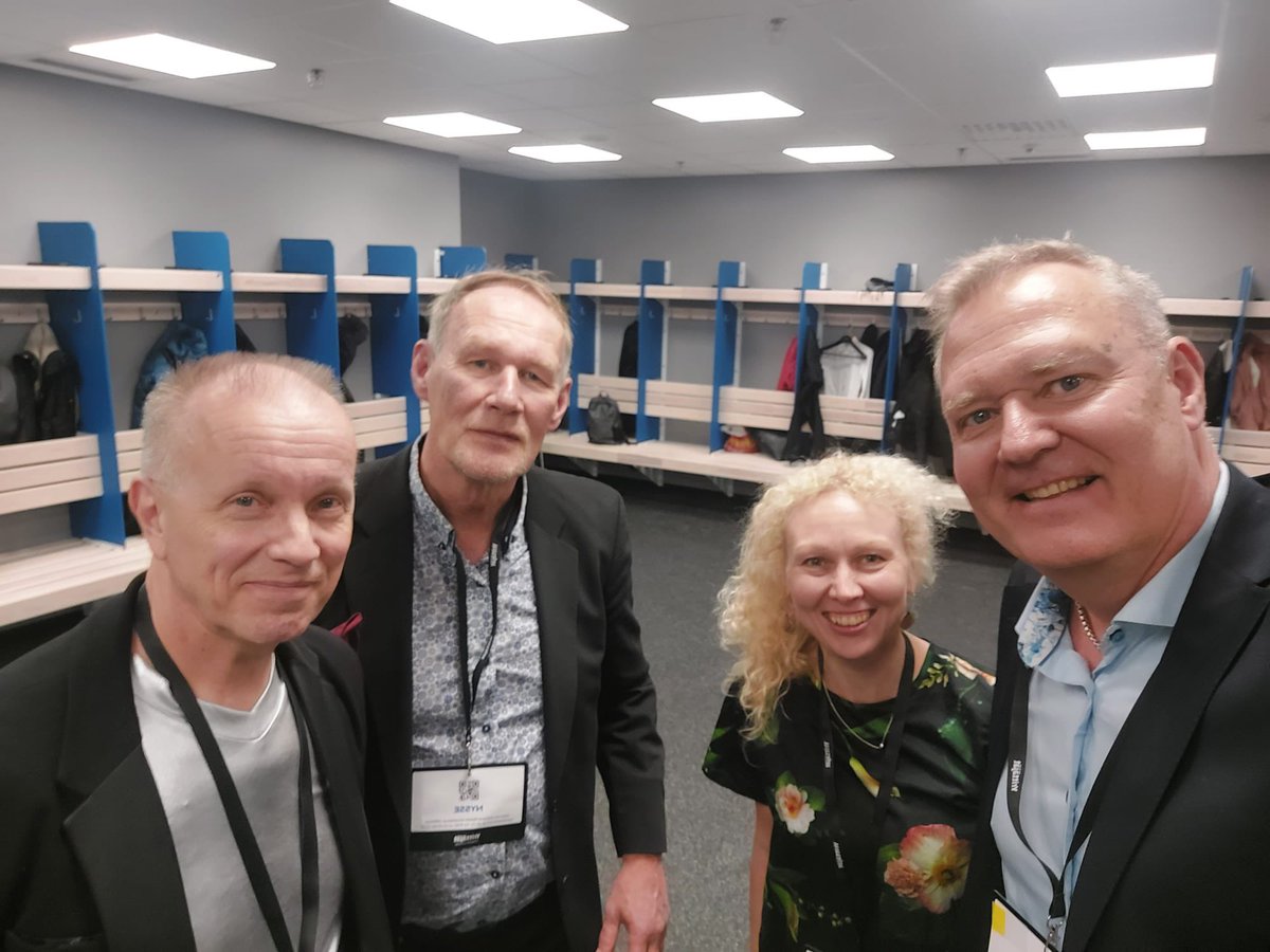 Pukukopissa  luodaan taktiikkaa <a href="/IlkkaHalava/">Ilkka Halava</a> kanssa miten maailmaa muutetaan. Robotiikka, freelancertyöt, älykaupungit.... jne. Tulevaisuus 🤩
<a href="/PETE__P/">peepe</a> #harri <a href="/tretyollisyys/">Tampereen kaupungin työllisyys- ja kasvupalvelut</a> <a href="/Tamperekaupunki/">Tampereen kaupunki</a> 
Terveisiä valtakunnallisilta yrittäjäpäiviltä Nokia Arenalta! <a href="/suomenyrittajat/">Suomen Yrittäjät</a>