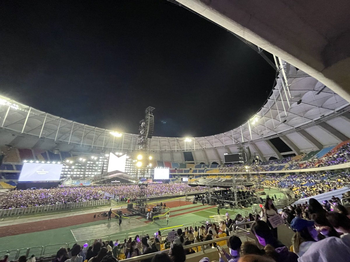 Chizu_imnida's tweet photo. Live、センイルも歌えてこの場に入れて本当に幸せだったなぁ。。😌💜
街が幸福感と高揚感で溢れてました🥰
#YetToComeBusan https://t.co/x2MjgB18BH