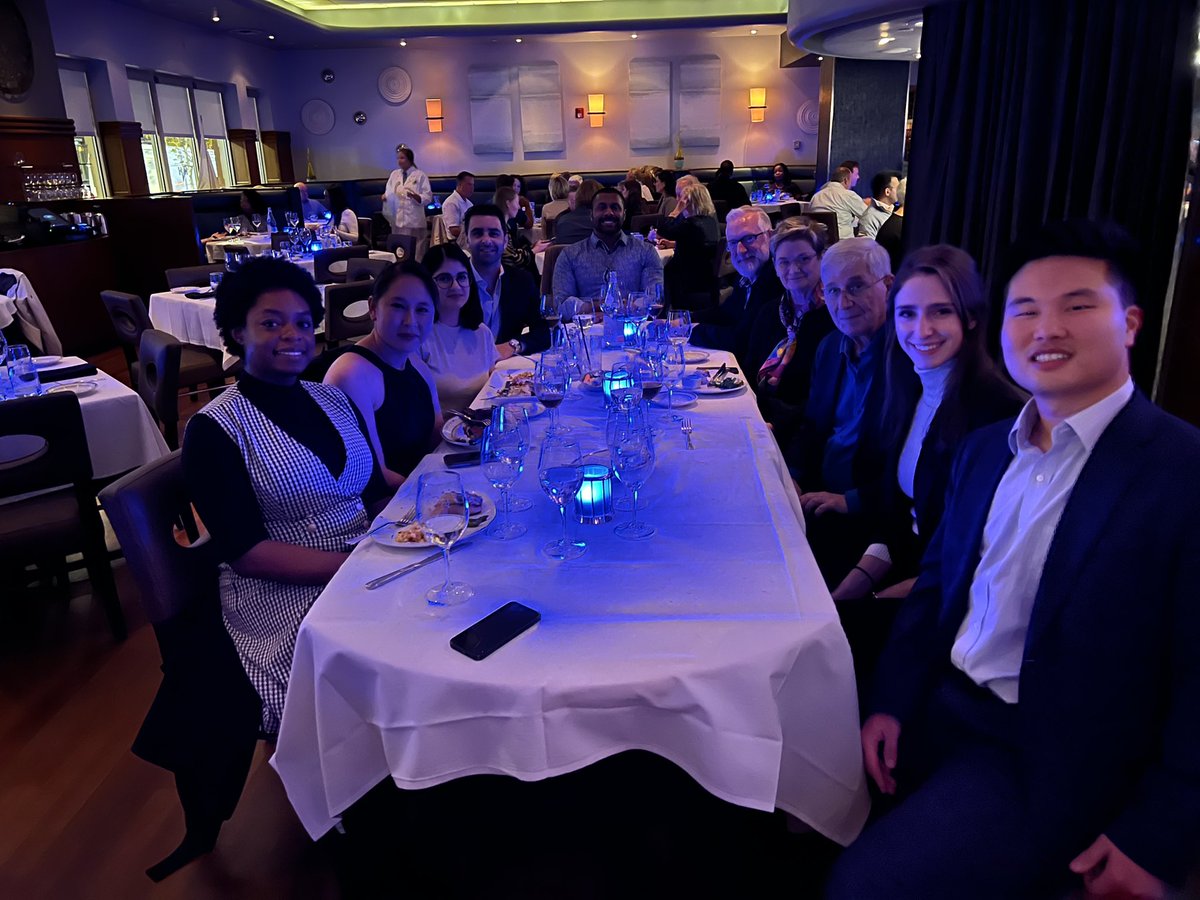 Dinner last night with SUNY Upstate crew in Baltimore #AAPMR22 
Always a fun time connecting with great friends, mentors, and role models! On top of that, delicious food! 👌

Day 1 of AAPMR✅.
