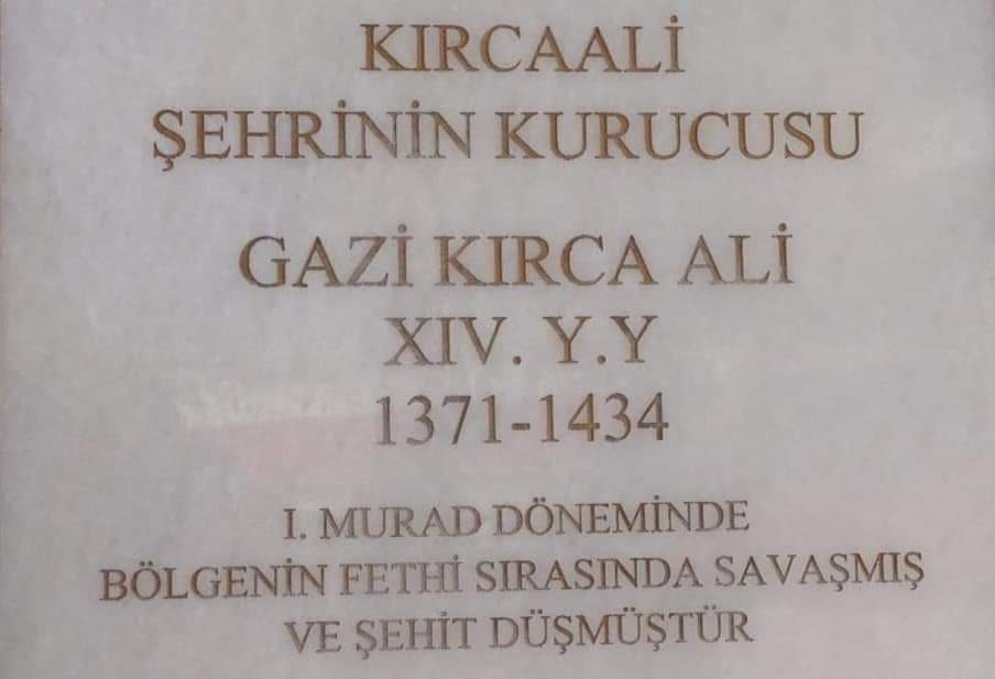 gokhnkaratas_73's tweet photo. 21 Ekim Gazi Kırca Ali'nin yas günüdür #Kırcaali Solaklar köyünde, kuşaklarıyla birbirine bağlanarak, Bulgar askerlerince şehit edilen üç Türk’ sivilden birisinin mezarı ve şehrin kurucusu Kırca Ali'nin mezarı
110 yıl önce bugün gerçeklesen Kırcaali Muharebesinde Ali Yaver Paşa https://t.co/d15S8zPh62