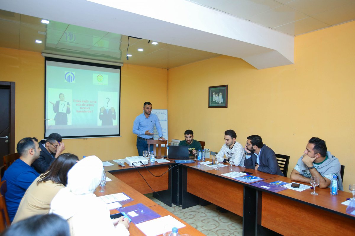 “Azərbaycanda ailə institutu: problemlər və perspektivlər” layihəsi.

Ətraflı: azadshusha.com/sosial/23062/