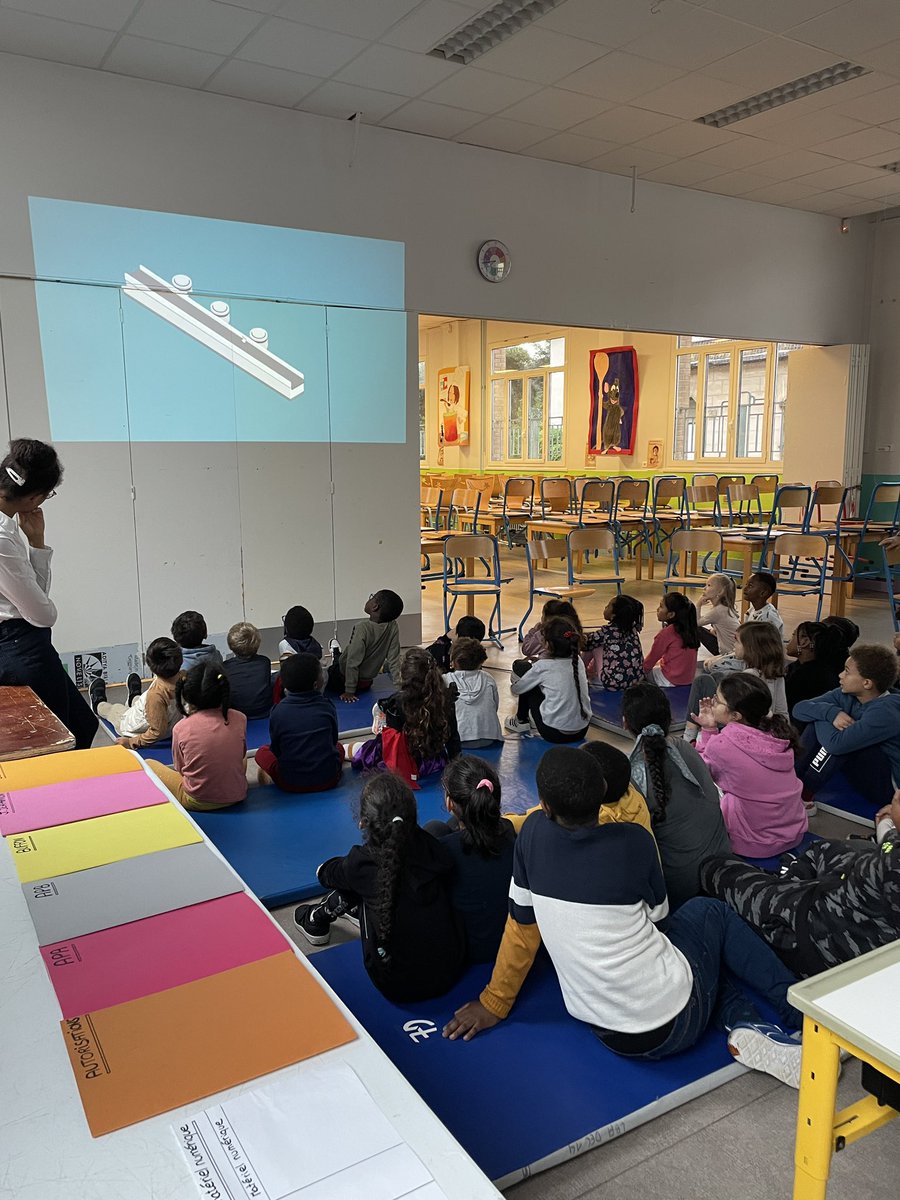 Au_Drey_D's tweet photo. Clôture de la période et de la #RobotikTour  à Colombes avec des élèves, enseignants et ERUNS toujours aussi motivés @Numerique92 @BbcSylvia @CodeWeek_FR https://t.co/d0rrcJ0FF3