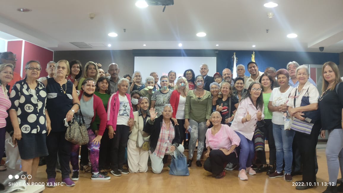 ¡FELIZ VIERNES! 

Buenos días pueblo productor, pueblo luchador y victorioso. Sigamos adelante forjando nuestra soberanía y apostando siempre a un mejor futuro. #21Oct #PatriaUnidaYSolidaria