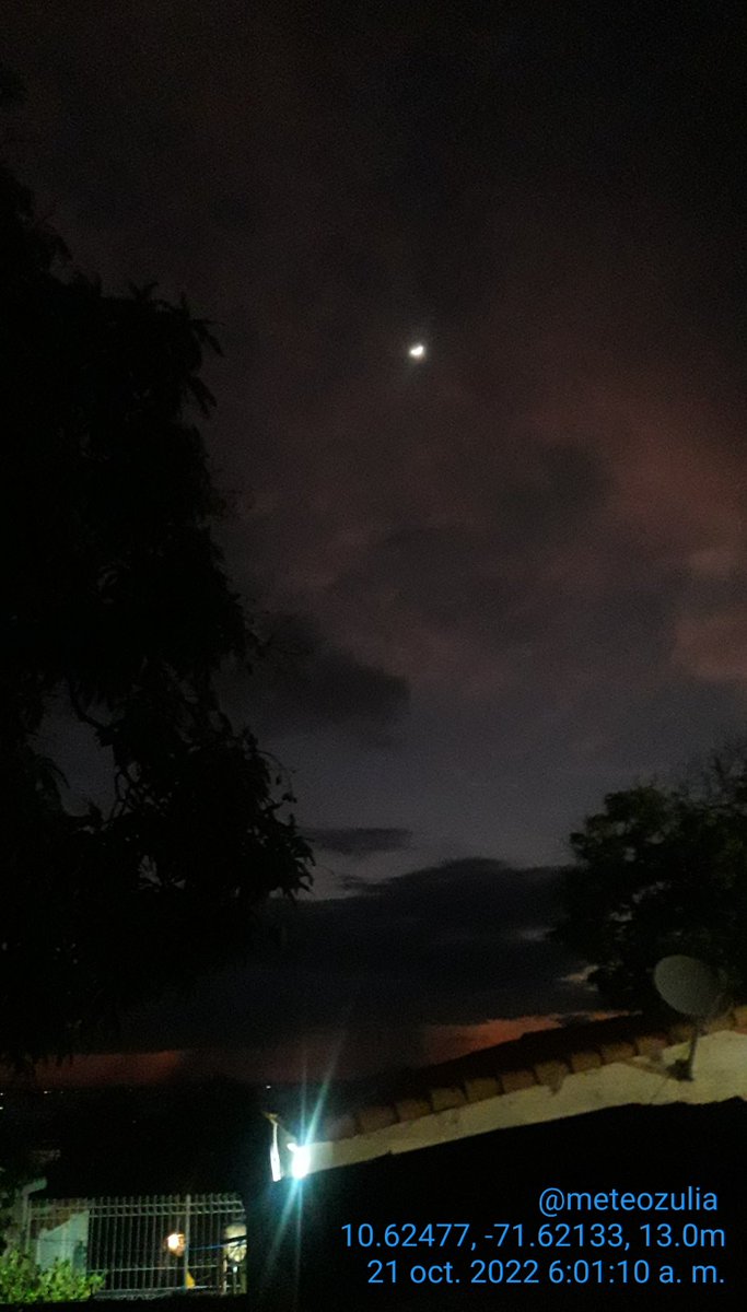 MeteoZulia's tweet photo. #buenosdias #Felizdia #Viernes #21Oct #Maracaibo amaneció Mayormente nublado con la mínima en 24,8°C, no llovió, pero si se observaron relámpagos hacia el NW sobre #Mara
#Sun #Sunrise #SunriseLovers #Clouds #CloudsLovers #Storm #StormHours #StormLovers #picoftheday #ThePhotoHour https://t.co/YGO0IapifR