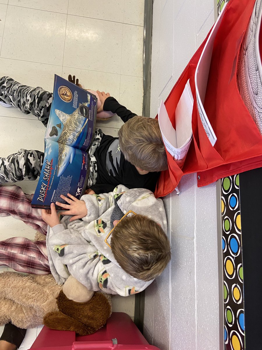 PJs and books 📚 a great way to start the day ☀️ <a href="/NLESDCA/">NLESD</a> @AllHallowsE