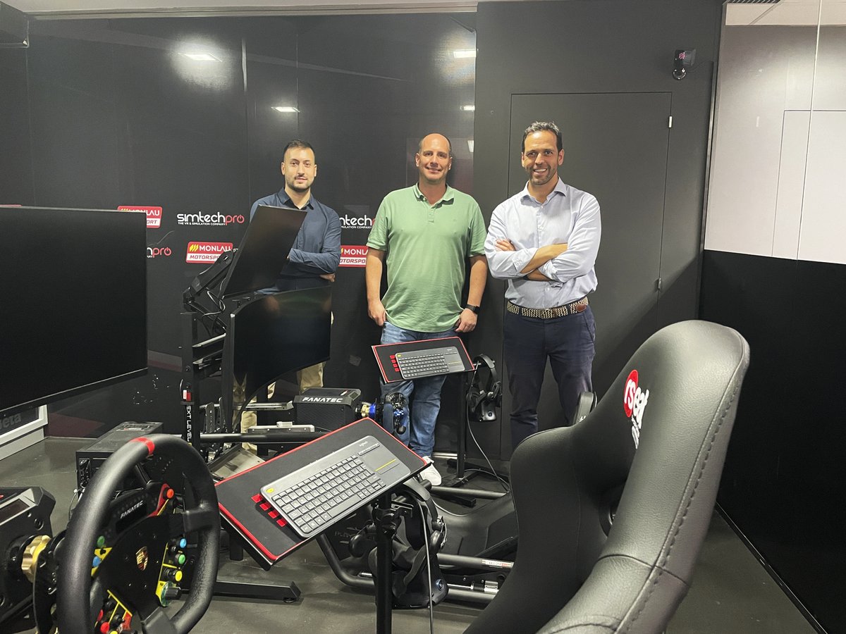 ibanventura's tweet photo. En nuestra sala de #SimRacing, por las sinergias con los eSports, fue el punto donde dedicamos más tiempo. Allí, nuestrxs alumnxs y pilotos realizan prácticas y entrenos, respectivamente, para mejorar sus habilidades técnicas y de pilotaje. https://t.co/ZTBcs3ojgI