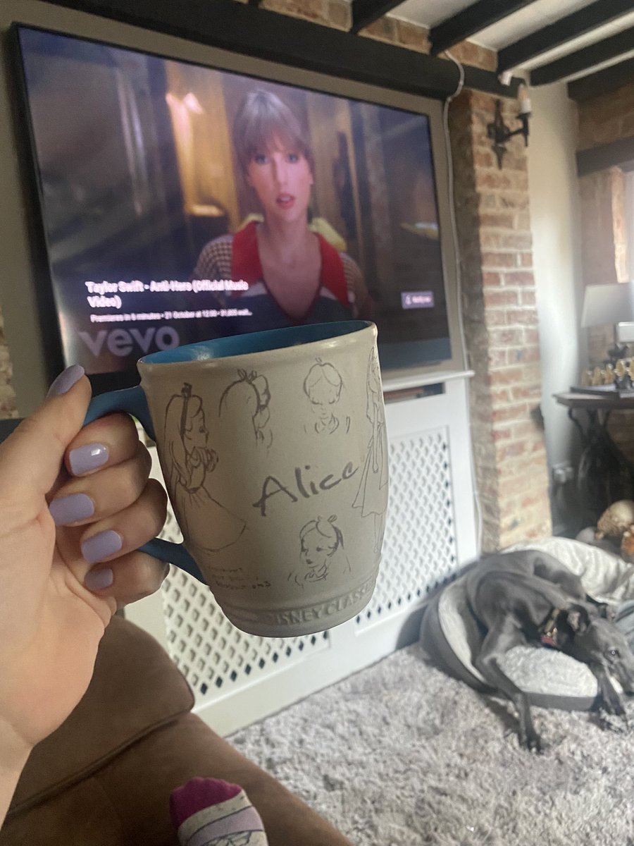 _the_lasttime's tweet photo. Sat here with my lavender haze nails ready for #antihero to come on my tv! @taylornation13 @taylorswift13 #MeetMeAtMidnight #MidnightsTS #TaylorSwiftMidnights https://t.co/8eMJkliQqX