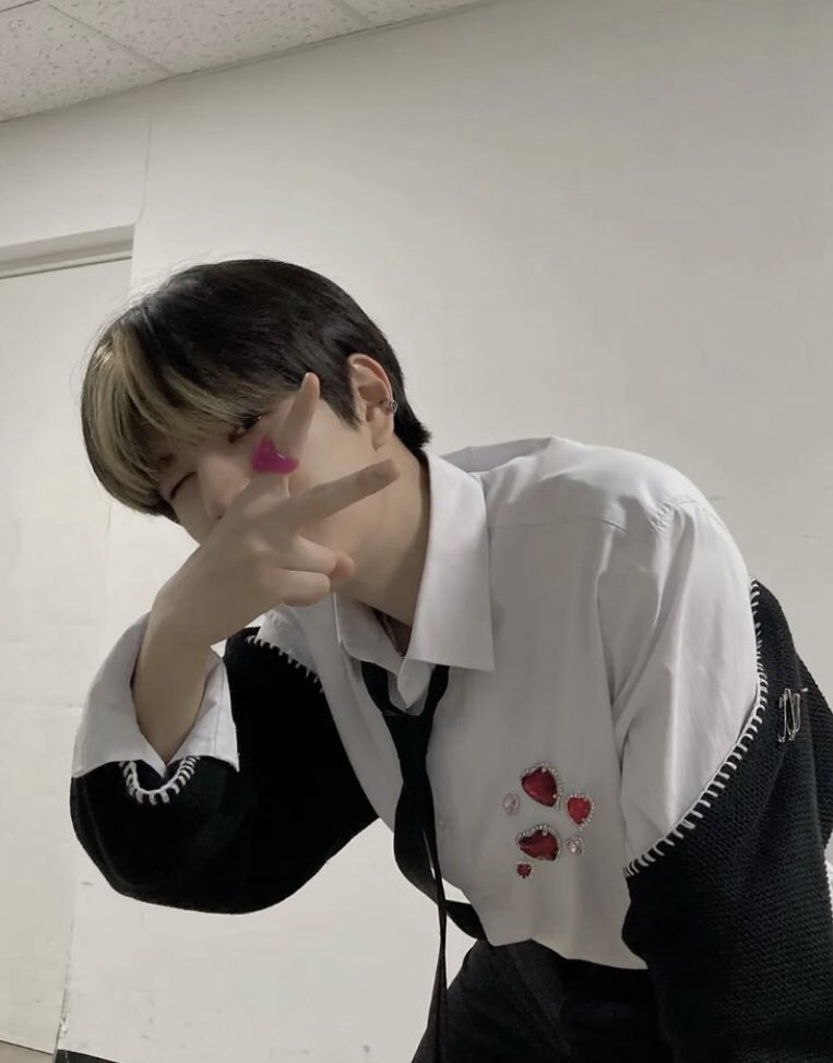 molzba's tweet photo. 주기적으로 맥주에빠진 앞머리를 그리워할 나(a.k.a 땨천지)에게 이 타래를 바칩니다.. https://t.co/G2V39WMZpd