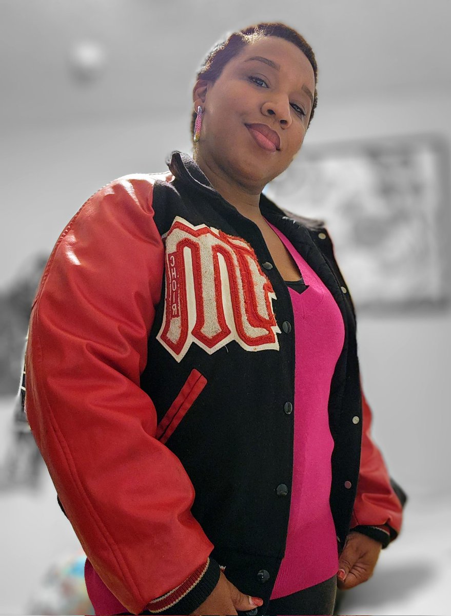 MsRochelleKent's tweet photo. What great weather to celebrate @MacArthurCards homecoming! It still fits (sort of 🤣) 20 yrs later❤️
#MacClassOf02 #MacBacker4Life https://t.co/zY1V1XoEkb