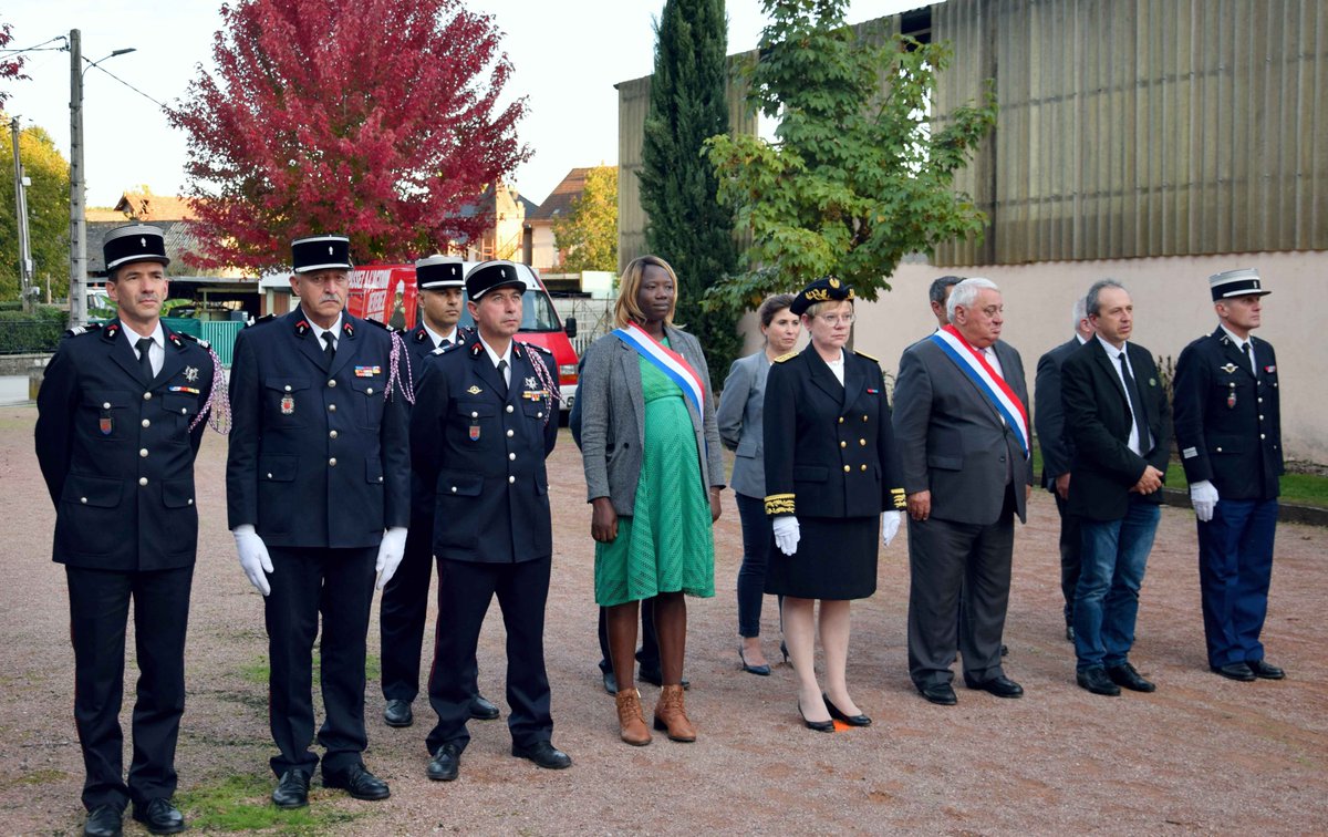 PompiersDuLot's tweet photo. Retour sur la #Cérémonie de passation du drapeau de l'#UDSP46 lors du 52ème congrès des @PompiersDuLot qui s'est déroulé le 15-10 à #BagnacSurCélé. 
@Prefet46 @Huguette_Tiegna @PompiersFR 
 #UDSP46 #URSPMP
https://t.co/qwRmmqEuG7 https://t.co/IrgYggaocn