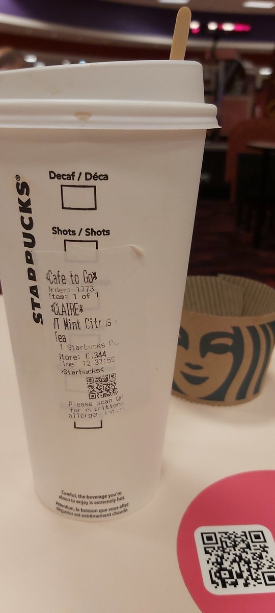 clare_cross's tweet photo. @StarbucksUK 
Absolutely no idea what this is!!!!
Supposed to be a green tea https://t.co/ScFoWl1LKQ