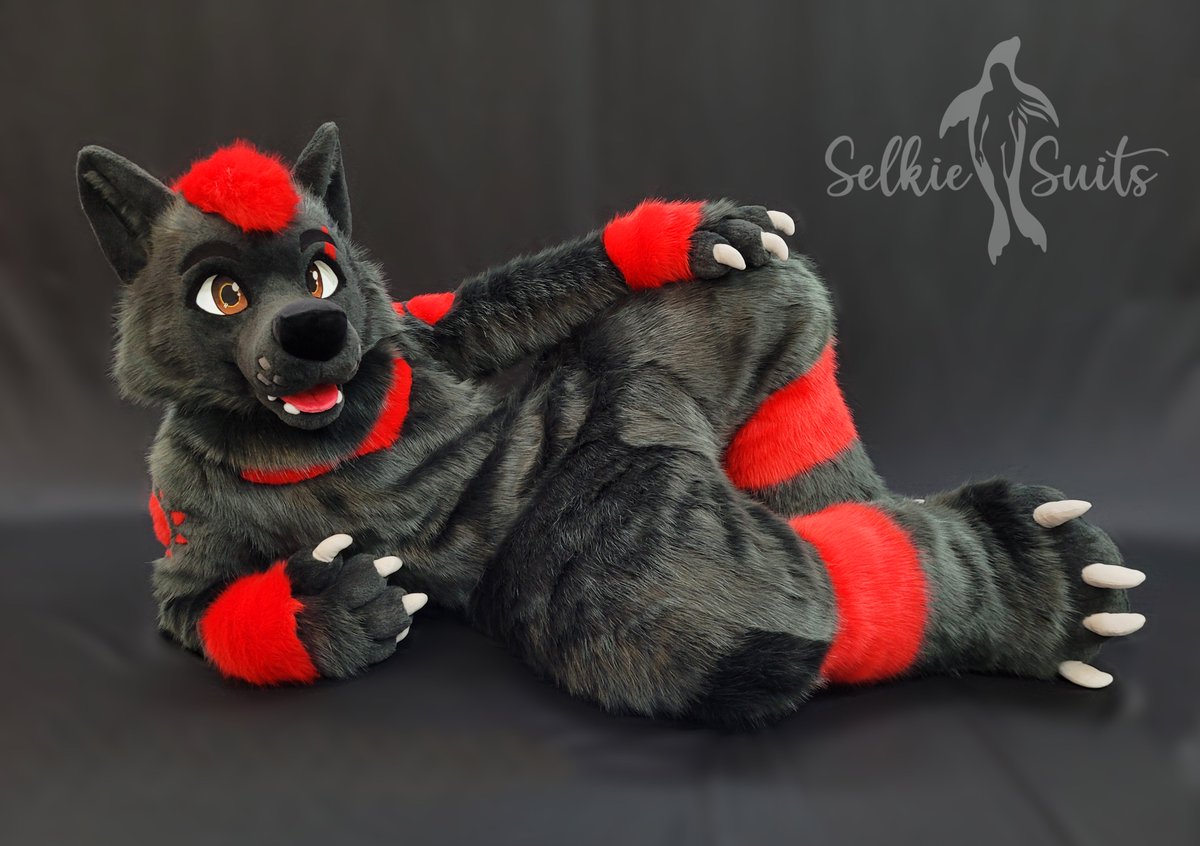 selkiesuits's tweet image. Who's ready to start a HOWL?! Maybe this wolf can help!