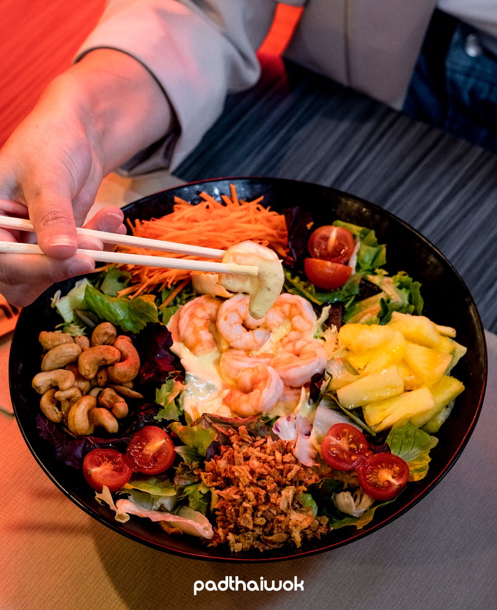 ¿Quién se apunta a una ensalada para finalizar bien la semana? 🙋♀️🙋♂️

Si vienes a #Padthaiwok tu ensalada que no falte 😍 Recuerda que te la llevamos dónde quieras. Comenta con quién compartirías esta maravilla de plato 👇

#ThaiStreetFood #Thaifood #Padthai #Padthaiwoklover